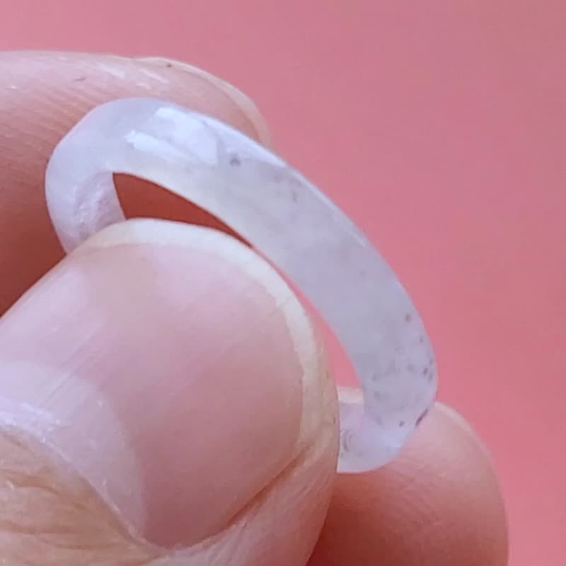 【親翠】天然翡翠 冰莫西沙撒烏雞美人條方戒手指鐲6號戒圈 D款 - 戒指 - 玉石 白色