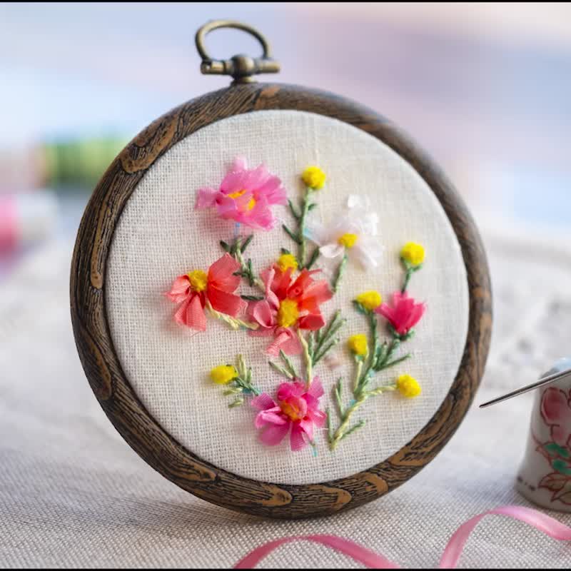 Cosmos flower embroidery production kit [Easy kit made with silk ribbon and molding Embroidery thread] - Knitting, Embroidery, Felted Wool & Sewing - Thread Pink