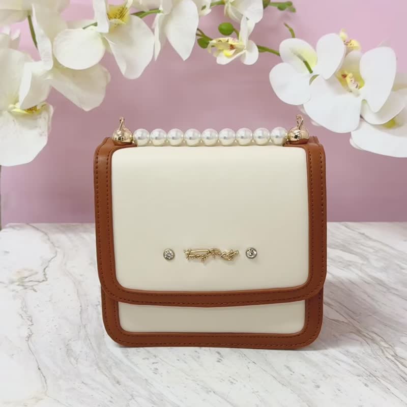 Flash diamond pearl small square bag - กระเป๋าแมสเซนเจอร์ - วัสดุอื่นๆ สีนำ้ตาล