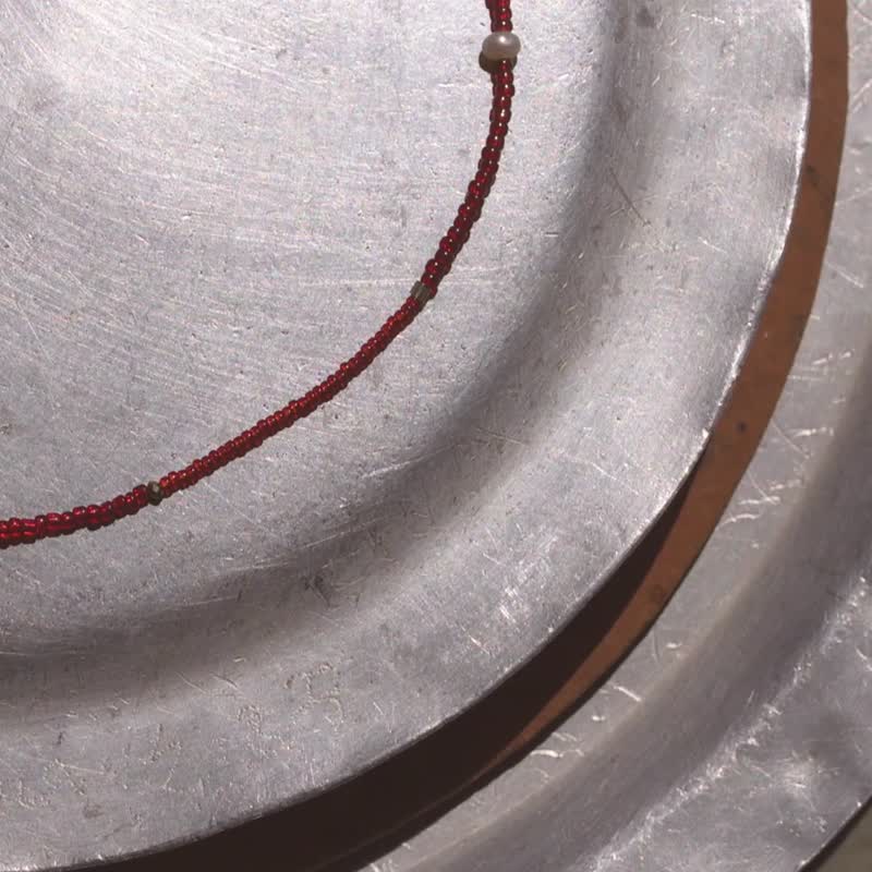 紅色之中是心的顏色玻璃米珠短項鍊 - 項鍊 - 玻璃 紅色