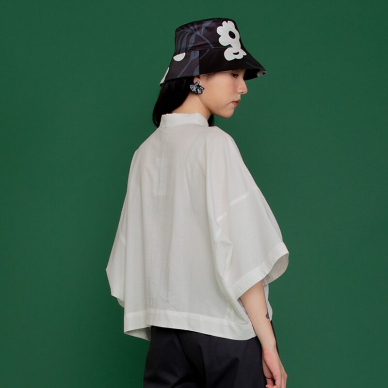 [Seasonal sale] Elegant white wide-sleeved shirt