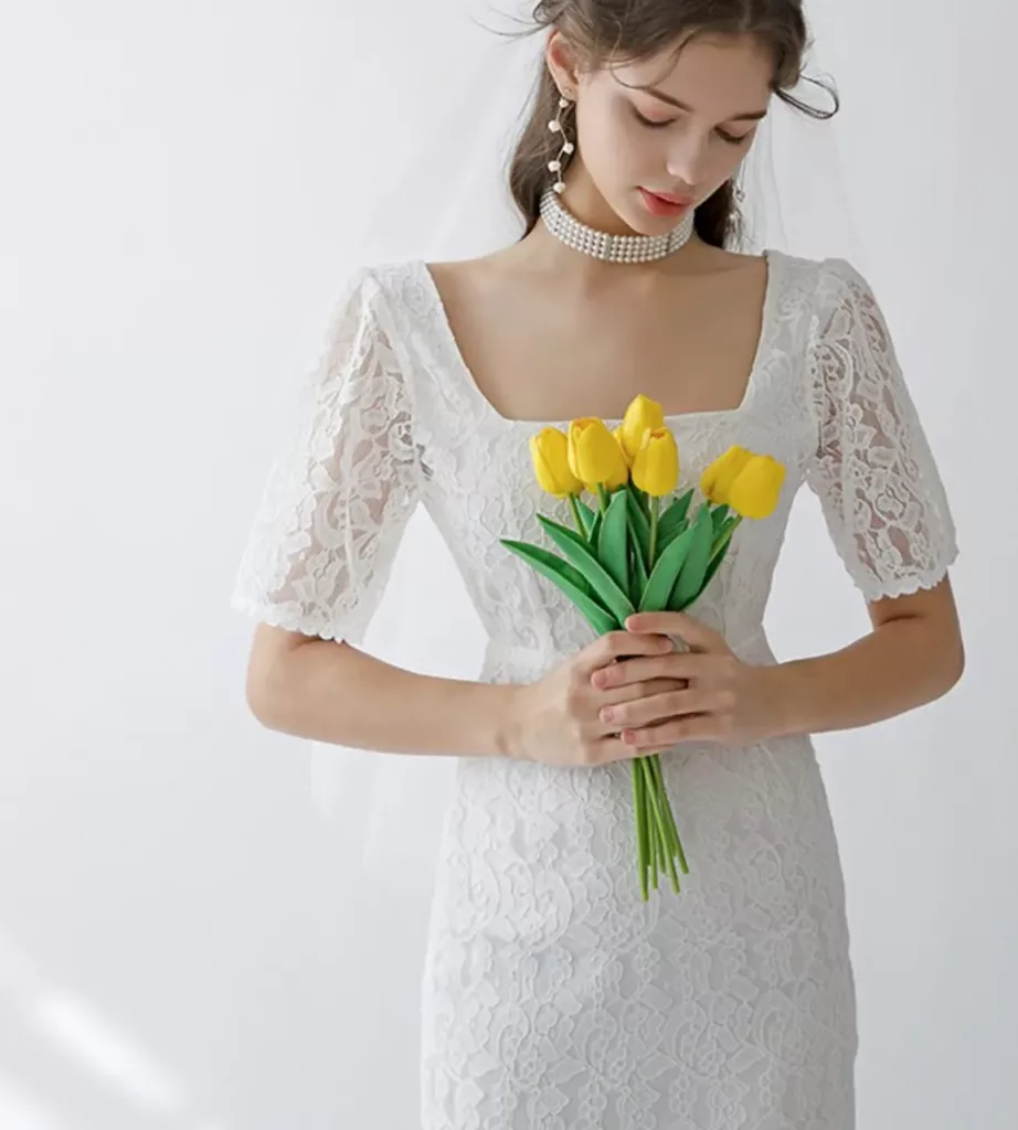 韓國製方領純白蕾絲輕婚紗 （按上圖訂購）