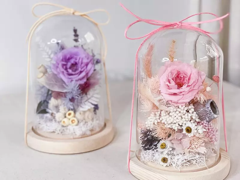禮盒包裝情人節花束：桔梗之語永生乾燥花玻璃罩