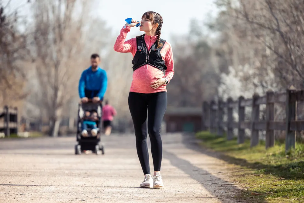 孕婦運動初期可從散步開始練習
