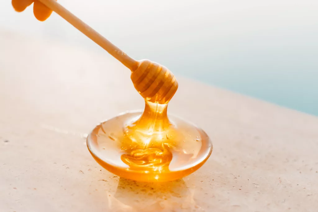 早上喝蜂蜜水的好處？天然蜂蜜水對皮膚功效？8 大蜂蜜功效、蜂蜜種類一次看！  Pinkoi 設計誌