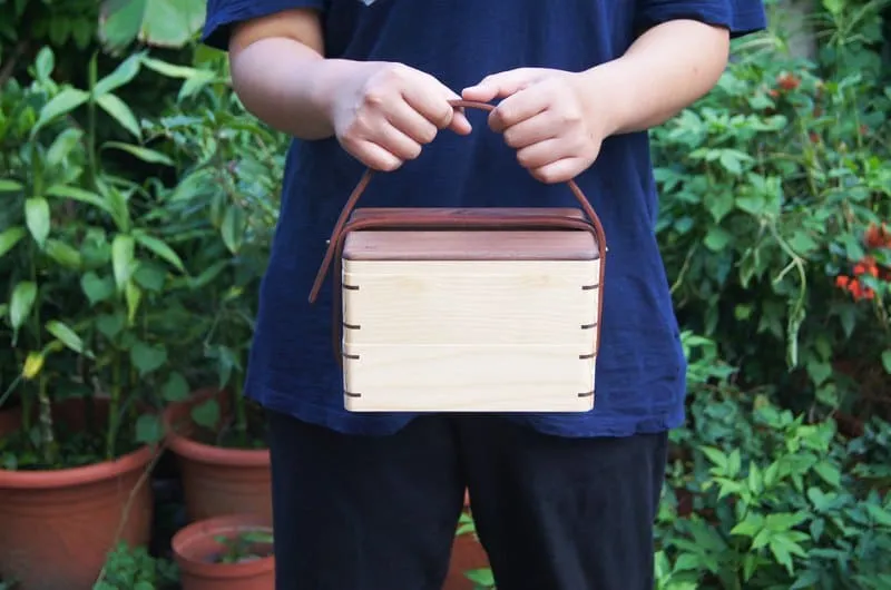 杉木材質地輕做餐盒很合適