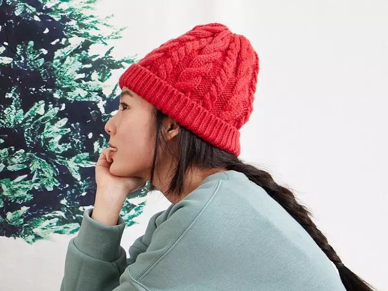 冬天穿搭紅色麻花針織保暖毛帽