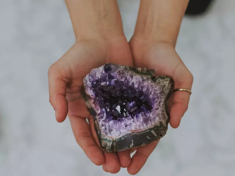 紫水晶洞功效大公開！講究擺放、等級、禁忌，招財助事業| Pinkoi 設計誌