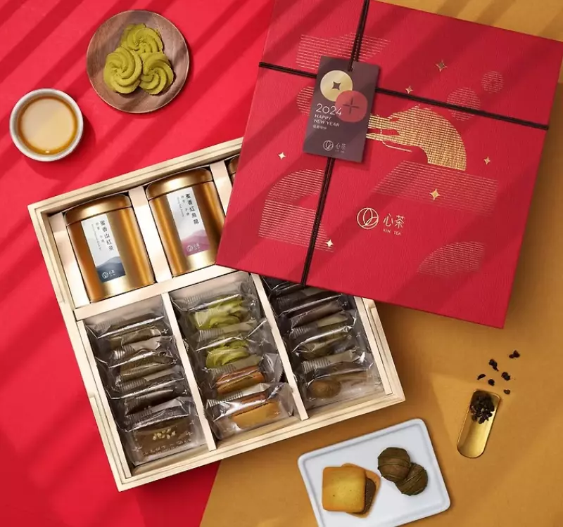 2024 龍年禮盒推薦：松木精裝茶餅 x 茶葉 15 入