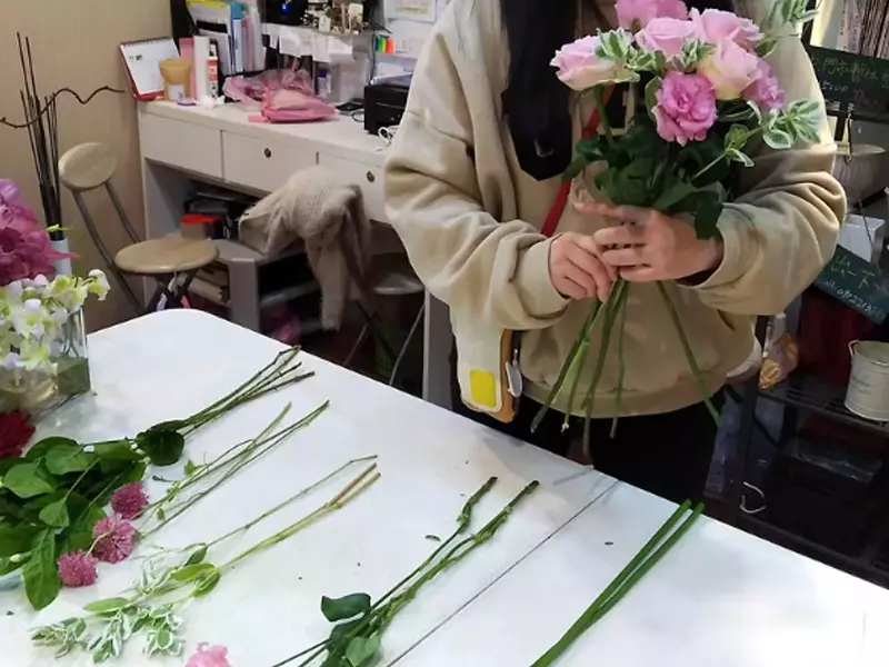 畢業花束：享花藝花坊手綁鮮花束體驗課程
