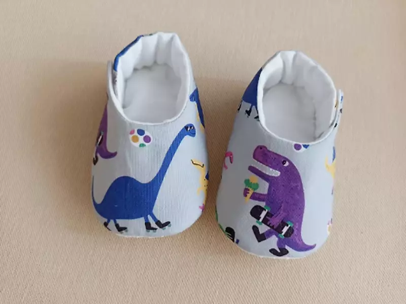 彌月禮盒推薦：晴天娃娃 恐龍手工嬰兒鞋